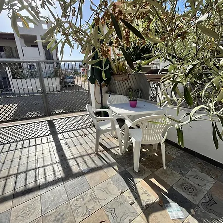 شقة Casa Vacanze Nana Con Cortile